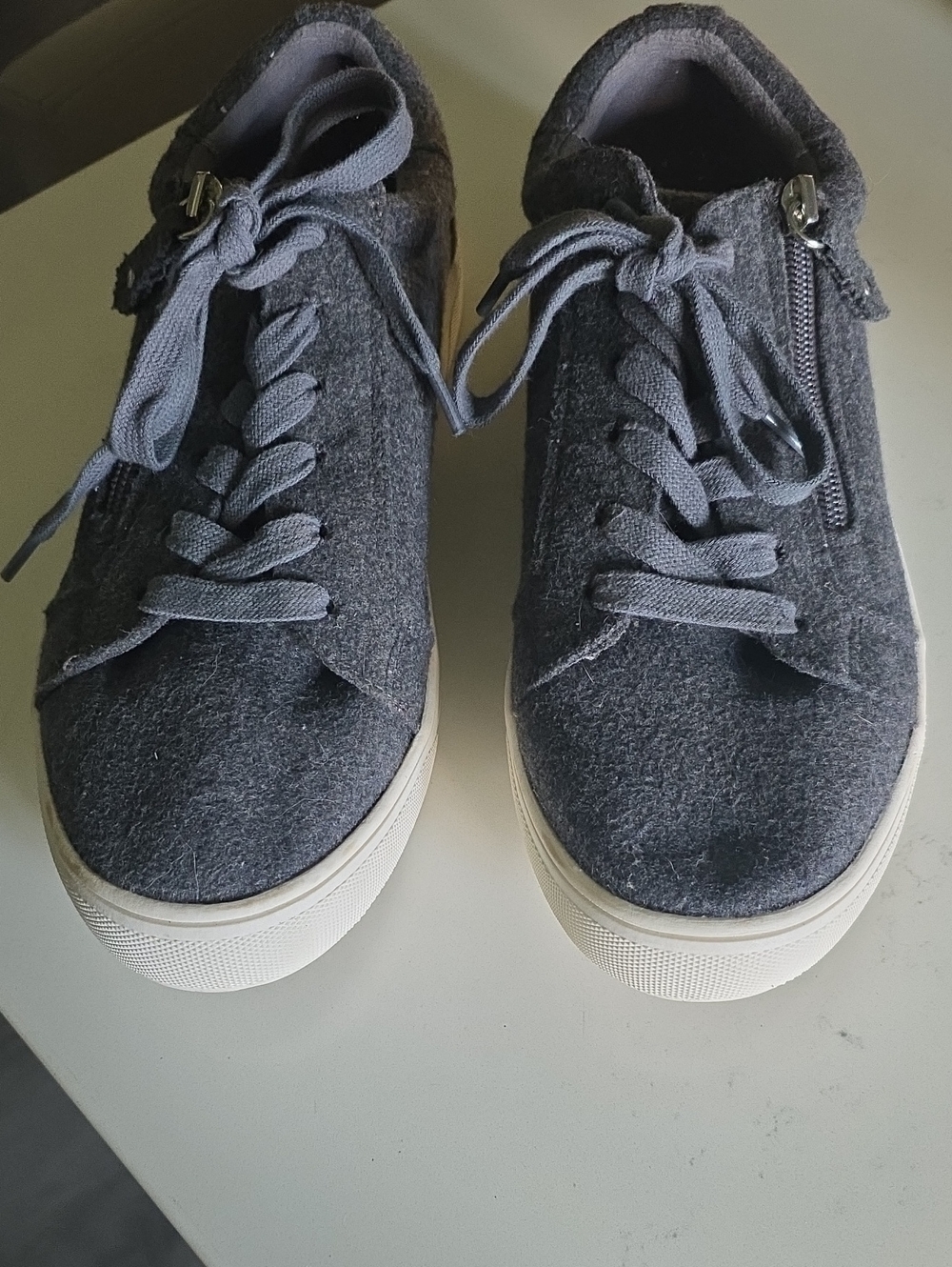 NWOT Men's Size 8 Wool Zip Sneakers